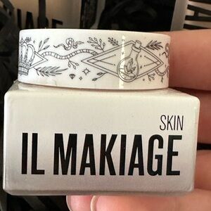 Lightly used IL Makiage Power Redo, sold separately from Foundation bundle .